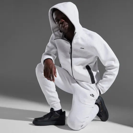 NIKE TECH FLEECE