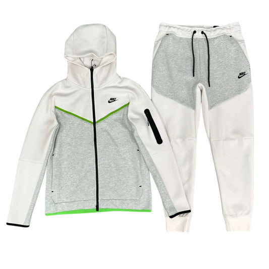 NIKE TECH FLEECE