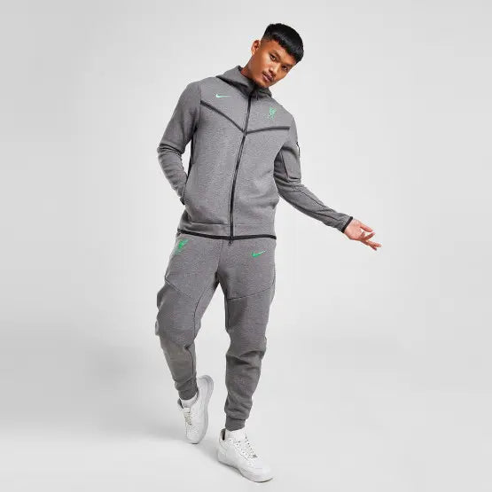 NIKE TECH FLEECE