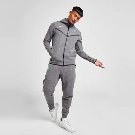 NIKE TECH FLEECE