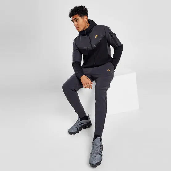 NIKE TECH FLEECE